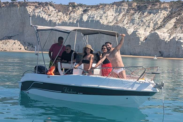 Bateau à la Scala Dei Turchi