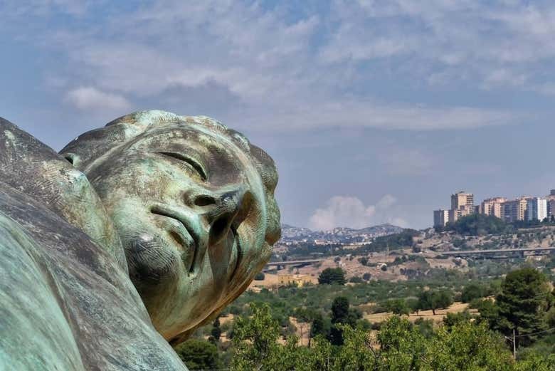 Visage de la statue d'Icare