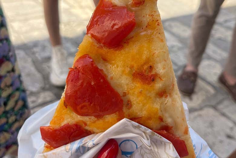 Une part de pizza