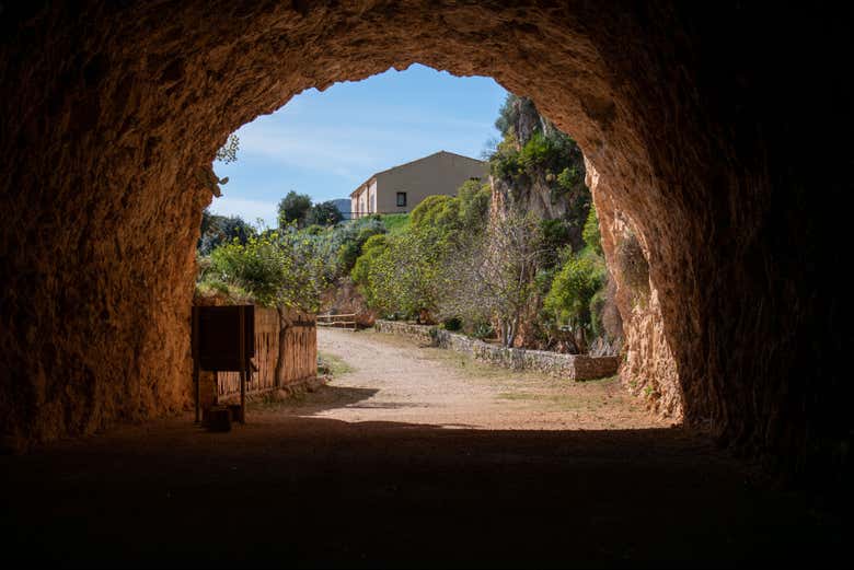 Grottes dans la réserve naturelle du Zingaro