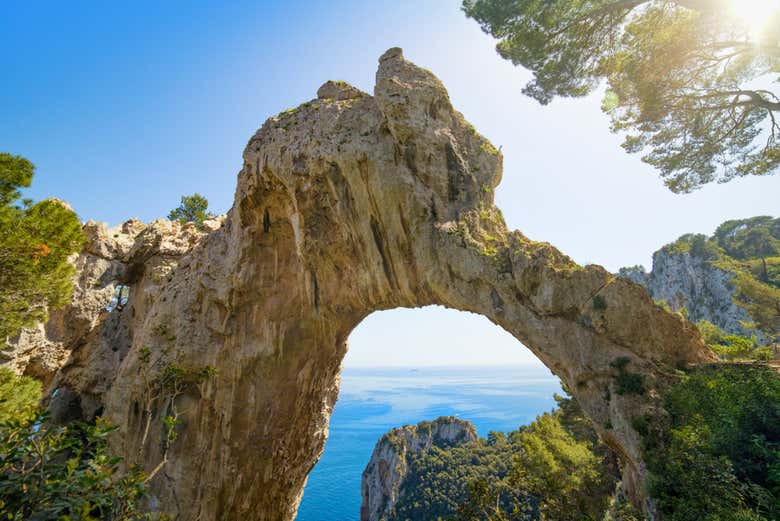 Contemplando el Arco Naturale