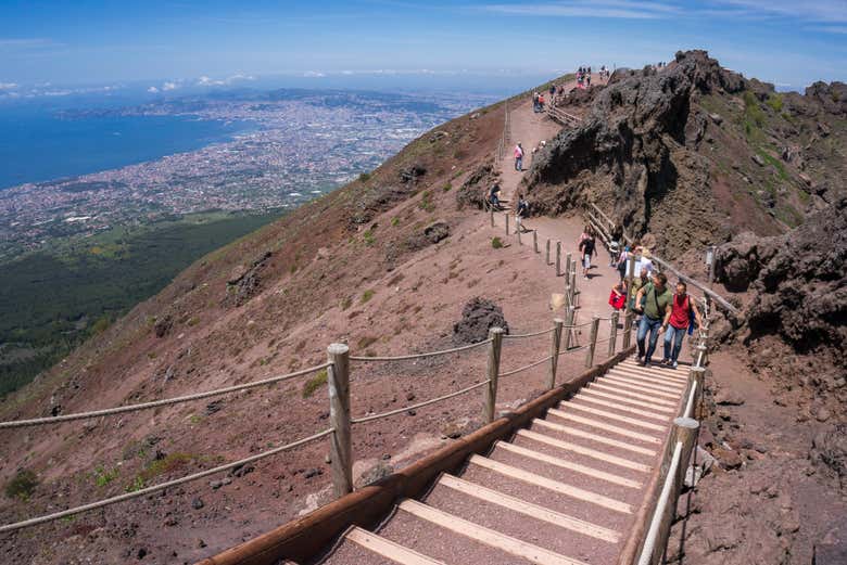 Verso la cima del monte Vesuvio