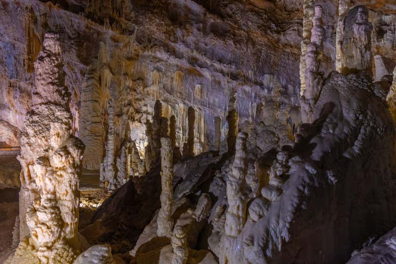 Le stalagmiti e le stalattiti delle grotte