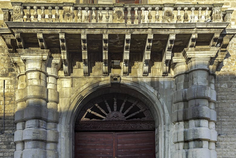 Puerta del Palacio Ducal de Andria