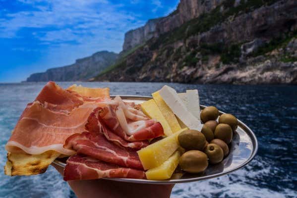 Podréis disfrutar a bordo de diferentes delicias sardas