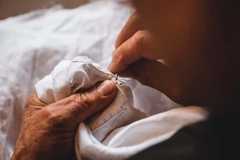 Bordando en un taller de Arezzo