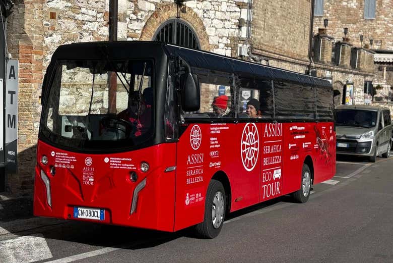 Descubriendo Asís en el minibús turístico