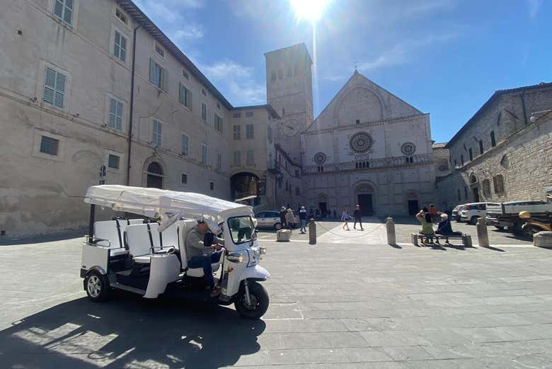 In una piazza della città