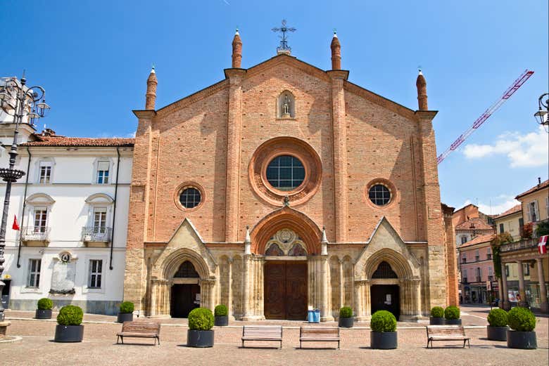 Admirando a colegiada de San Secondo