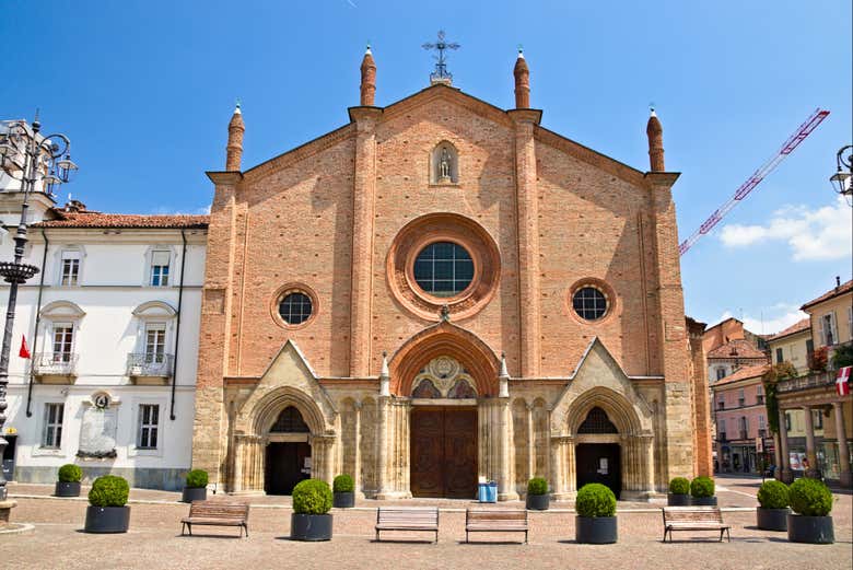 Admirando la colegiata de San Secondo