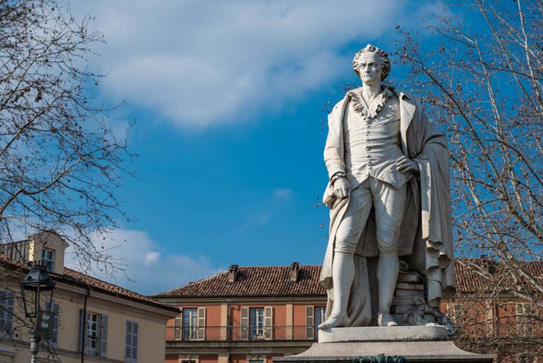Monumento en honor a Vittorio Alfieri