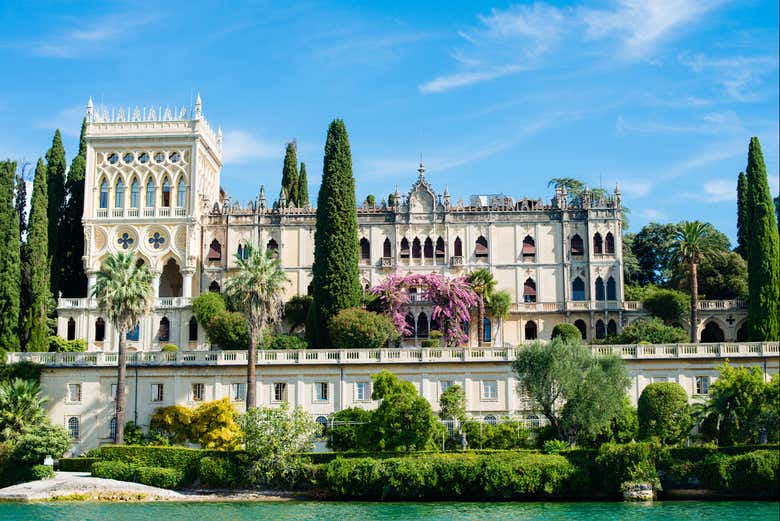 Contemplez la villa de l'Île de Garde