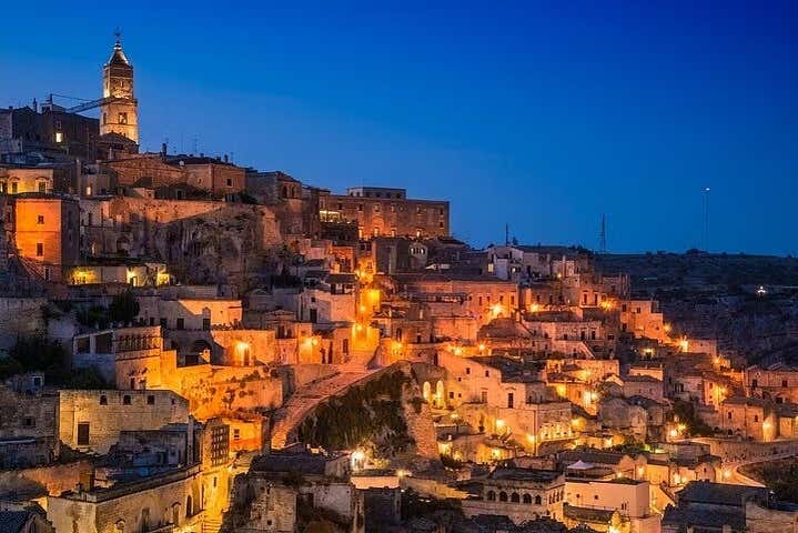 Matera ao anoitecer