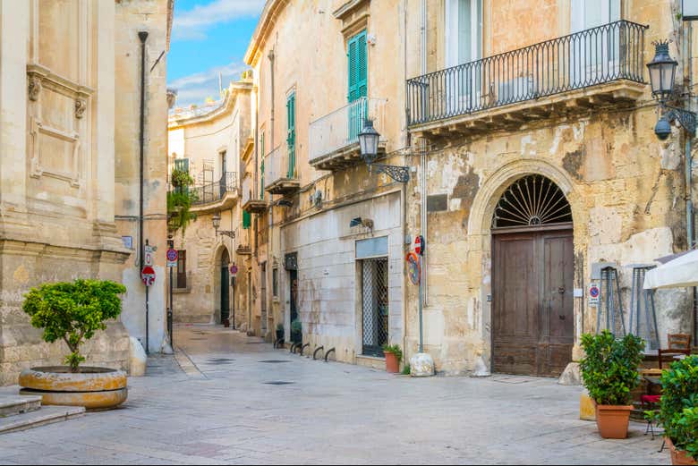 Pequena rua charmosa em Lecce