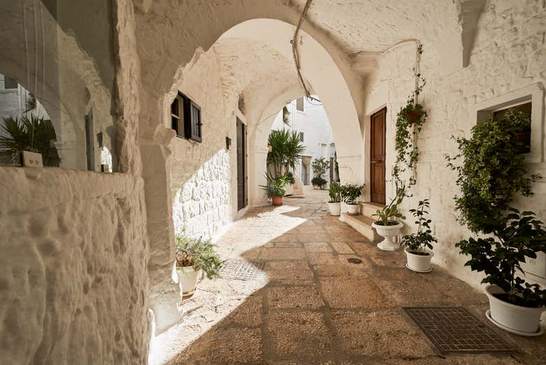 Uno de los callejones por los que podremos pasar