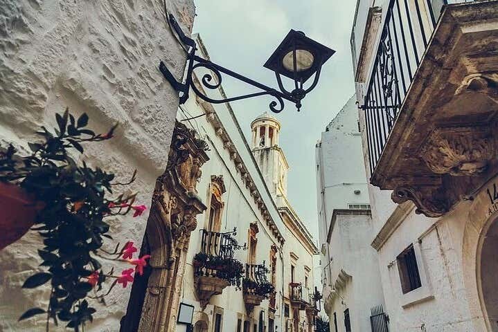 Une charmante rue de Locorotondo