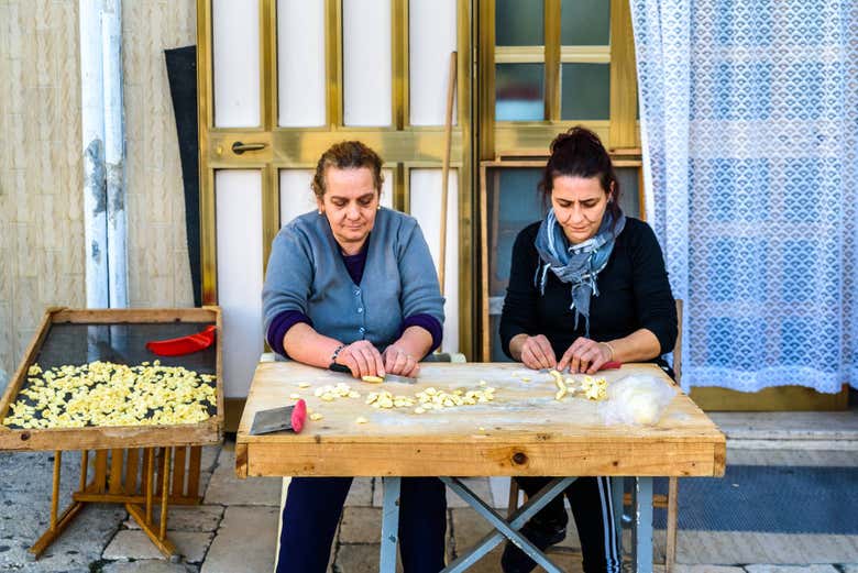 Préparer les pâtes dans la rue