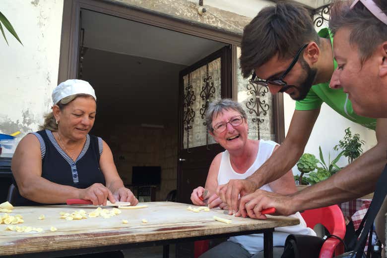 Preparando pasta en Bari