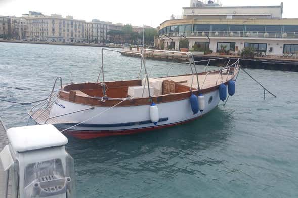 Giro in gozzo lungo la costa di Bari