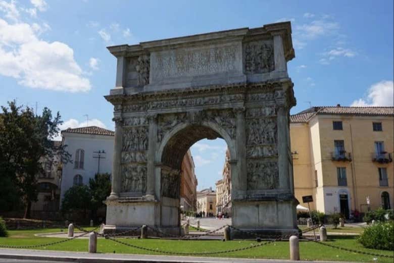Arco de Trajano, o símbolo indiscutível de Benevento