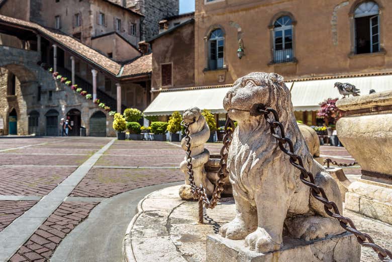 Panorámica de la piazza Vecchia o plaza Vieja