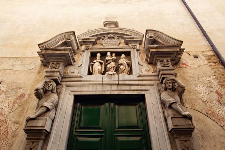 Uno de los pórticos de la basílica de Santa María la Mayor