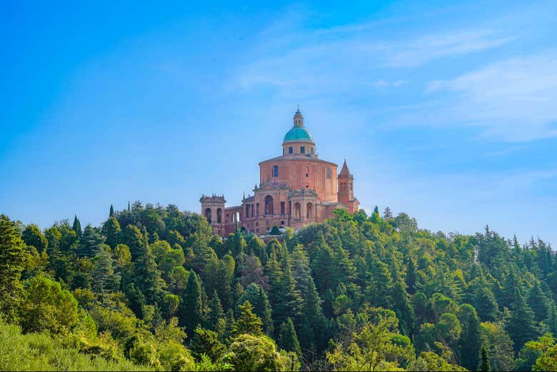 Santuario de San Luca sobre el Colle della Guardia