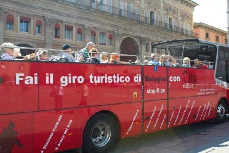 O ônibus turístico de Bolonha