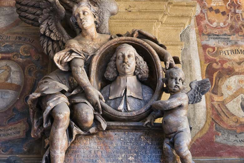 Detalle de una escultura