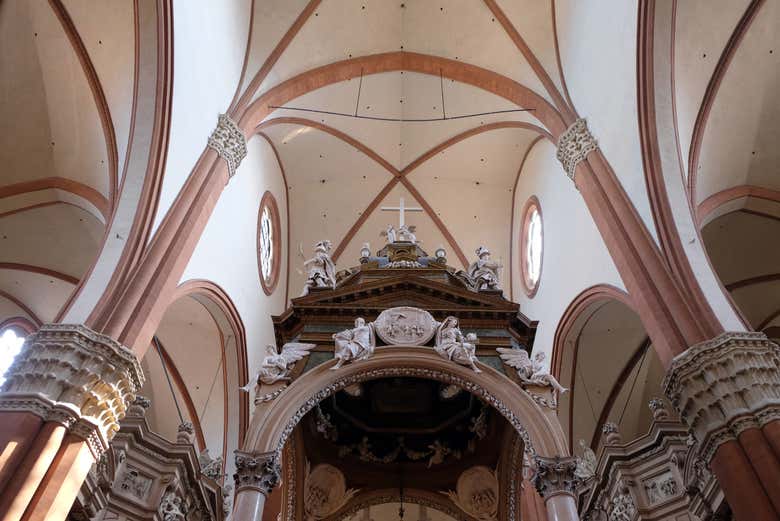 Interior de la basílica de San Petronio