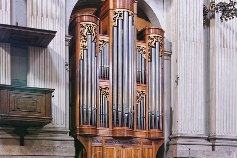 Organo di una chiesa di Bologna
