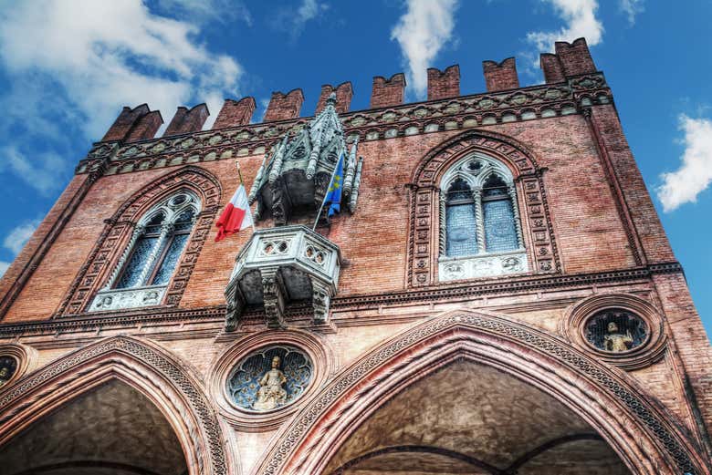 Contemplando el palazzo della Mercanzia