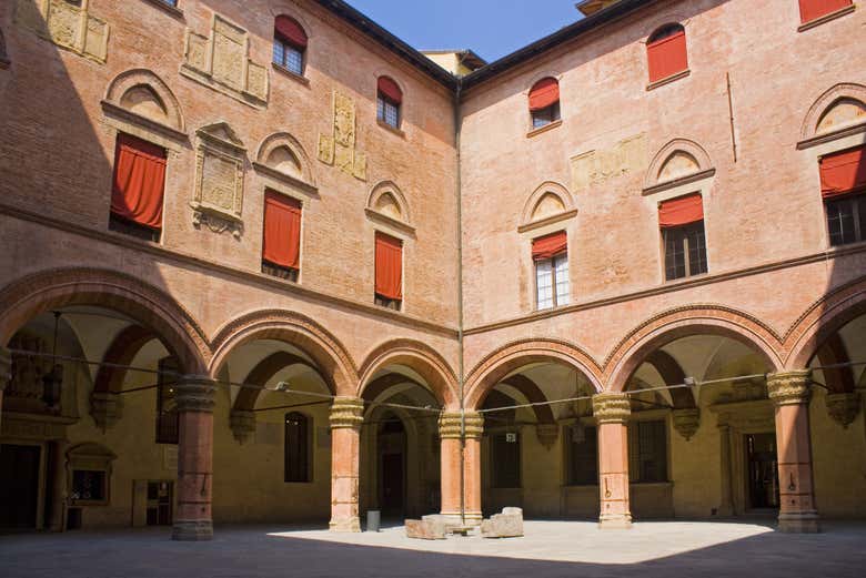 Exploring the courtyard of the Palazzo Comunale in Bologna