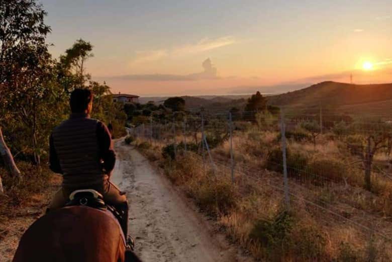 Admirando el paisaje sobre las colinas de Cagliari