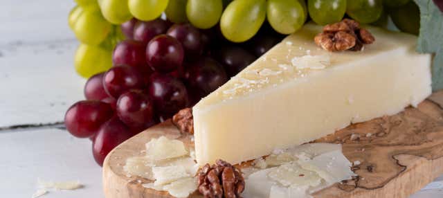 Tour del vino e formaggio sardo con degustazione