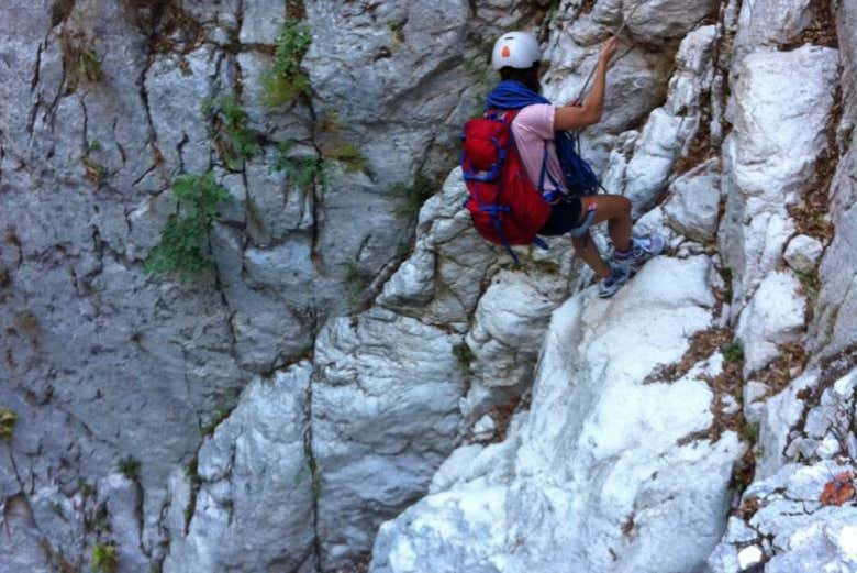 Subiendo por las paredes del cañón Fuili