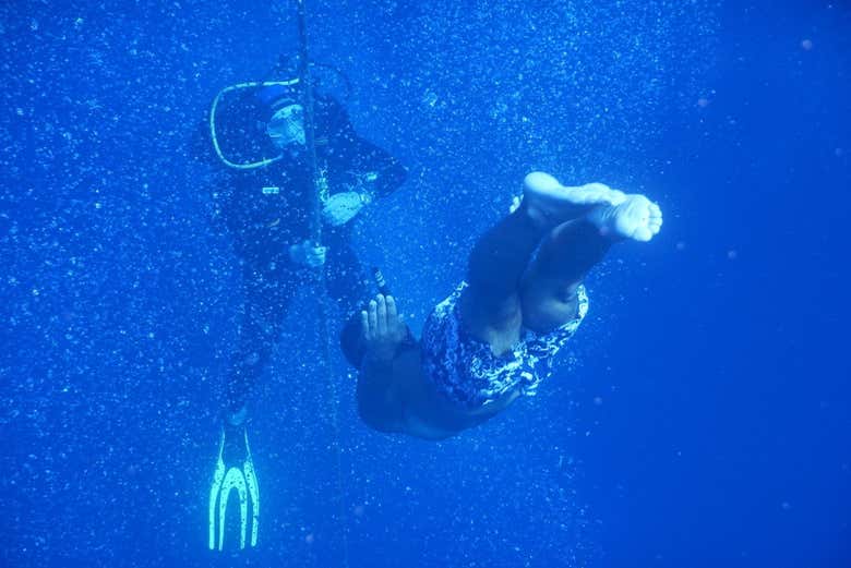 Descendre avec l'aide d'un instructeur