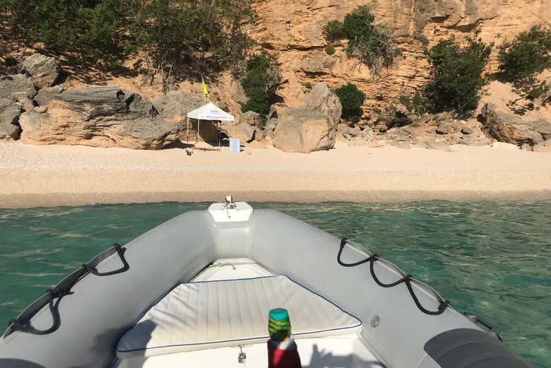 Admirez la vue depuis le bateau
