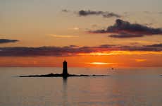 Tramonto di fronte al faro Mangiabarche