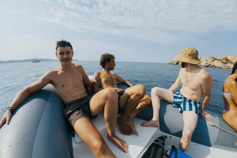 Disfrutad del sol y la brisa marina