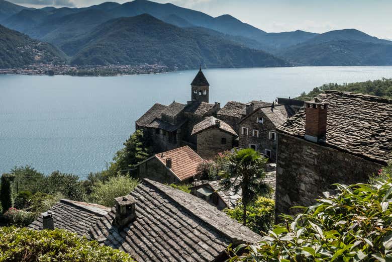 Vista del lago Mayor desde Carmine Superiore