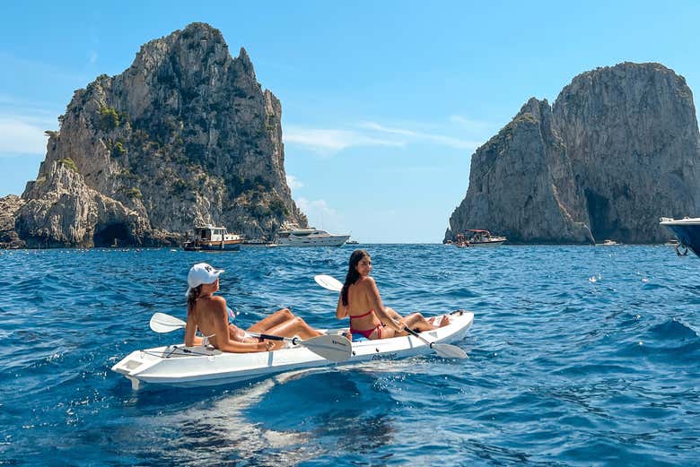 Amiche durante il tour in kayak