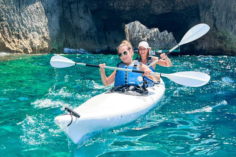 Remando sui kayak