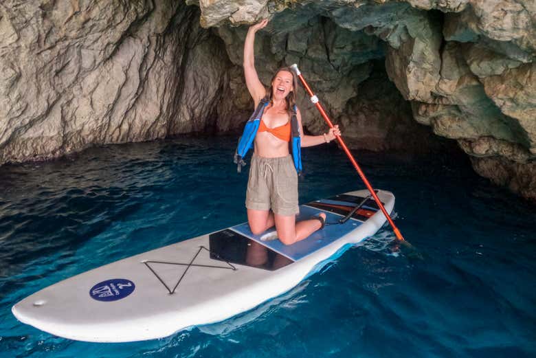 Paddle boarding a Capri lungo una delle coste più belle d’Italia