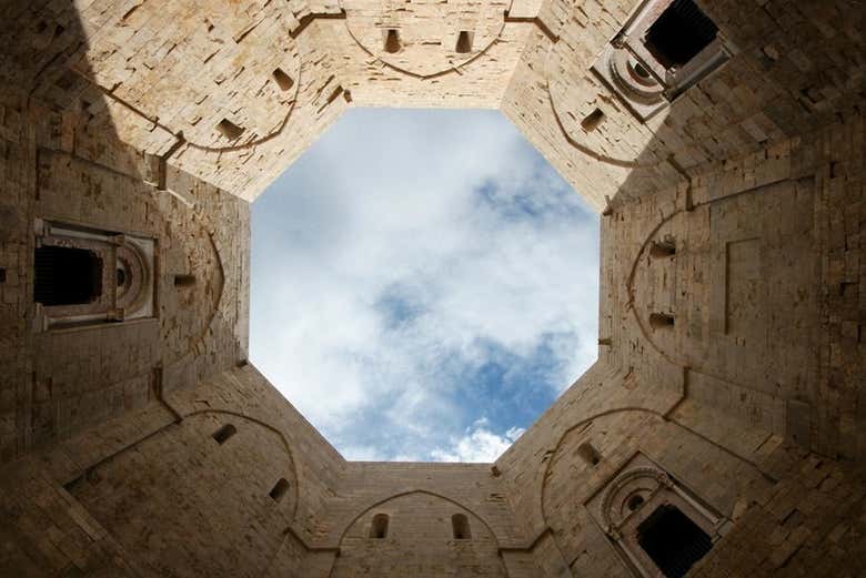 Forma esagonale del castello, vista dall'interno
