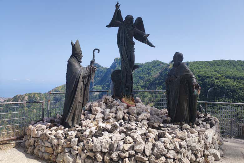 San Catello, Sant'Antonino e o Arcanjo Gabriel