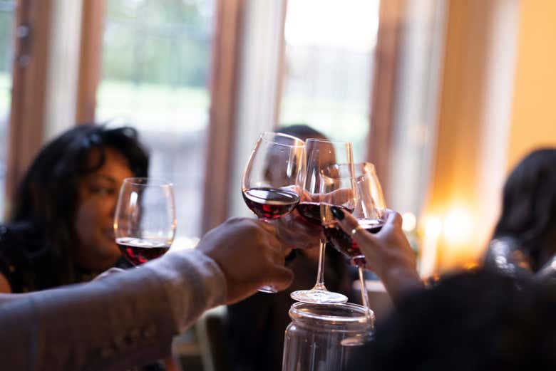 Trinquez avec du vin
