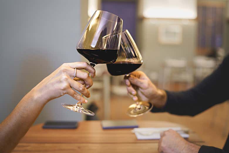 Um brinde com vinho Etna