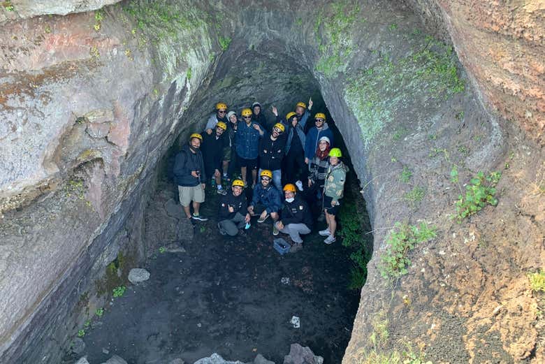 El grupo en la Cueva de los Ladrones
