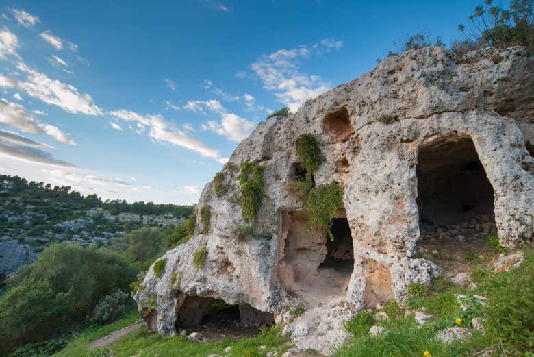 Tombe della Necropoli di Pantalica, scavate nella roccia
